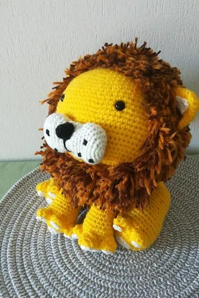 Lion amigurumi au crochet